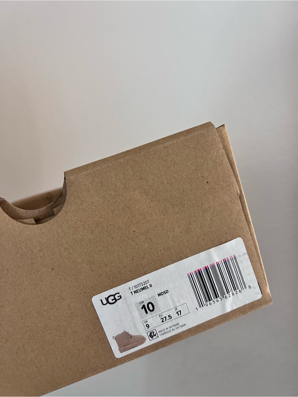 UGG - Picture 3 of 6